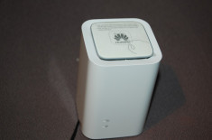 Router 4G Huawei E5180 LTE CUBE 150Mbps speed , liber in orice retea foto