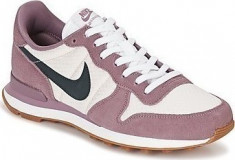 Pantofi casual NIKE WMNS INTERNATIONALIST - Numar 41 foto