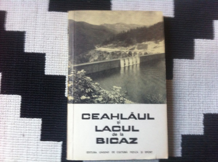 ceahlaul si lacul de la bicaz ghid turistic ed II revazuta UCFS 2 harti 1963 RPR