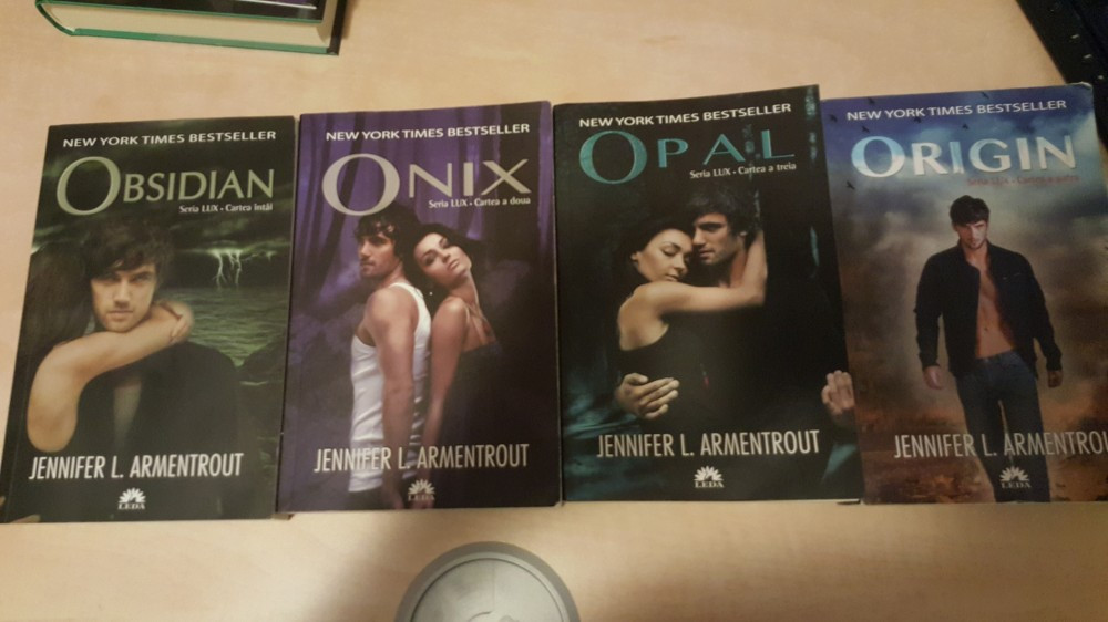 Seria Lux, 4 vol (onix, obsidian,opal,origin) - Jennifer Armentrout |  arhiva Okazii.ro