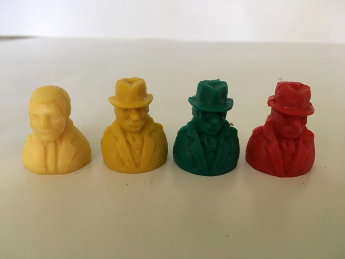 4 figurine plastic, bust de om, posibil pioni de joc, 2.5cm