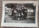 Scoala de fete, fotografie de grup in curtea scolii, Romania 1900 - 1950, Portrete