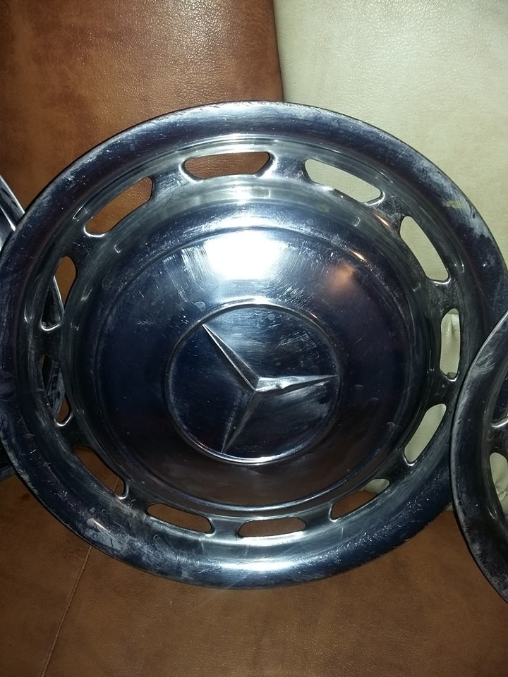 Capace roti vintage/retro pt Mercedes,capace inox Originale,set 4  buc.T.GRATUIT | arhiva Okazii.ro