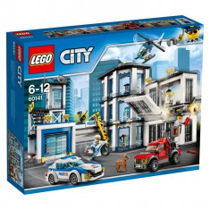 LEGO? CITY - Sectie de Politie 60141 foto