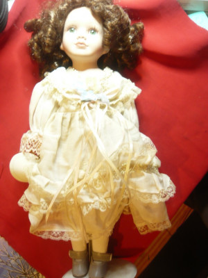 Papusa -Dolls of Distinction -hand-made ,cap ,maini picioare portelan ,h= 40cm foto