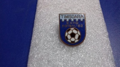 Insigna Expo Fotbal 1982 foto