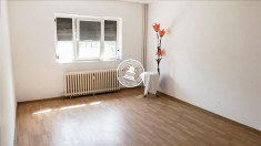 Apartament 3 camere de vanzare Nicolina - C.U.G.,73000 EUR foto