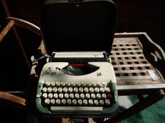 masina de scris portabila foto