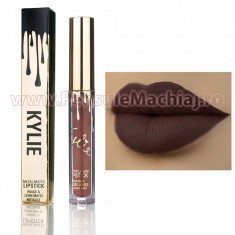 Ruj Lichid Kylie Gold Metal Matte True Brown k foto