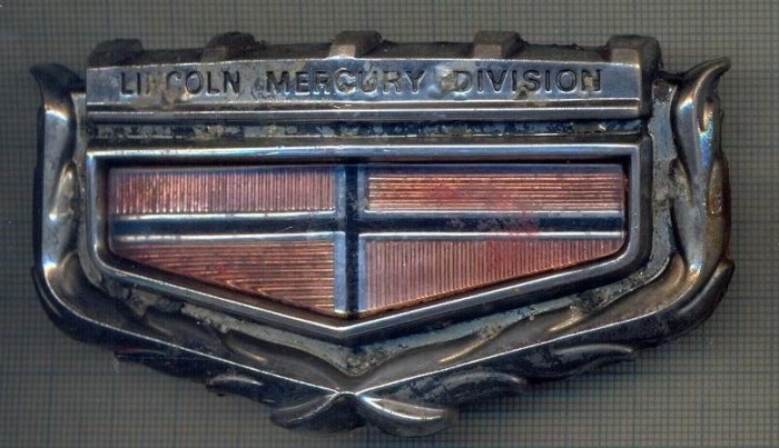 10 EMBLEMA VECHE AUTO PENTRU COLECTIONARI - LINCOLN MERCURY DIVISION - METALICA