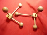 2 Modele didactice lemn- fizica , chimie -molecule-atomi ,probabil interbelice