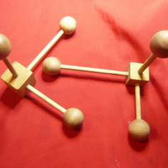 2 Modele didactice lemn- fizica , chimie -molecule-atomi ,probabil interbelice