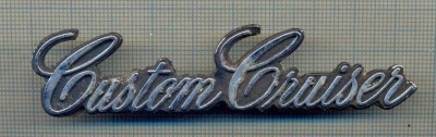 21 EMBLEMA VECHE AUTO PENTRU COLECTIONARI - ,,CUSTOM CRUISER&amp;quot; - METALIC foto