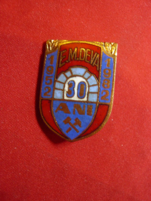 Insigna Exploatare Miniera Deva- 30 Ani 1982 h= 2,7cm ,metal si email foto