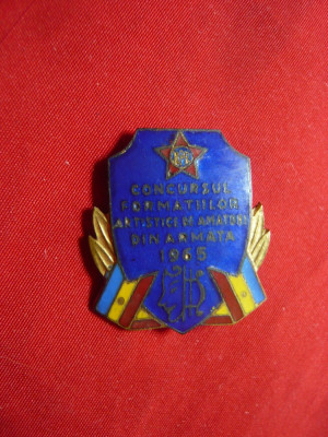 Insigna Concursul Formatiilor Artistice Armata 1965 ,h= 2,8 cm ,metal si email foto