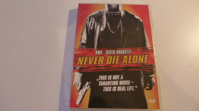 never die alone foto