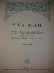 MICA BIBLIE TIPARITA SUB INDRUMAREA P.F. JUSTINIAN - EDITIA A DOUA {1977} foto