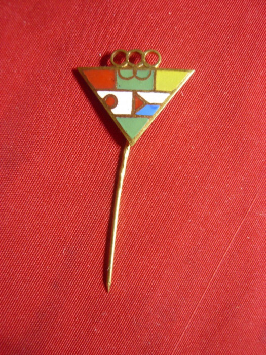 Insigna Olimpiada din Tokio 1964 fabricat Leningrad (ЛЮ4М pe spate),h=1,5cm