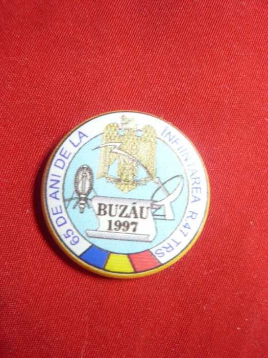 Insigna Militara- 65 Ani Infiintare R47 Trs Buzau 1997, d=2,5cm ,metal si email