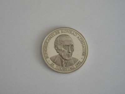 D12 27 - Medalie-moneda amintire - Germania - Konrad Adenauer - 1992 foto