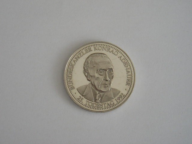 D12 27 - Medalie-moneda amintire - Germania - Konrad Adenauer - 1992