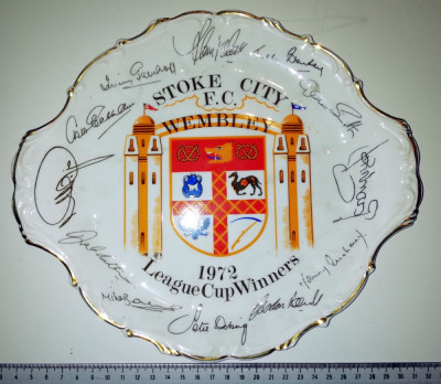 FARFURIE VECHE DECOR / PORTELAN / FOTBAL -STOKE CITY FC WEMBLEY -1972 AUTOGRAFE foto