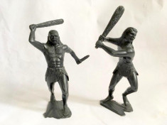 Lot 2 figurine plastic negru URSS, Om de Neanderthal, om primitiv, 17cm foto