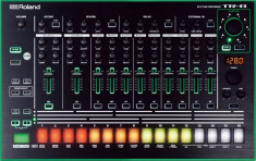 Drum machine Roland TR8 foto