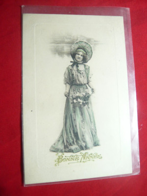 Felicitare de An Nou- Gravura-Femeie cu bonetica si flori 1910 foto