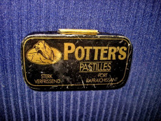 Cutie mica metalica de medicamente veche-Potters Pastilles, 7.5_4cm. foto
