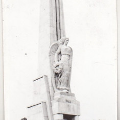 bnk foto - Alba Iulia - Obeliscul lui Horea Cloșca și Crișan - anii `70