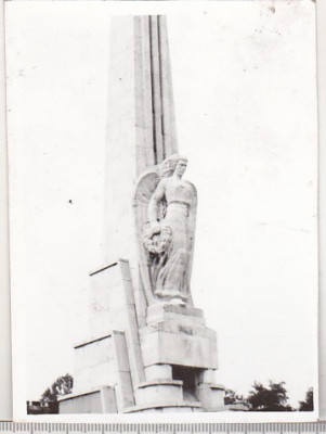 bnk foto - Alba Iulia - Obeliscul lui Horea Cloșca și Crișan - anii `70 foto