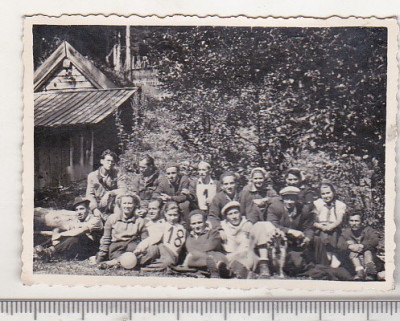 bnk foto - Grup de excursionisti la Gura Diham 1951 foto