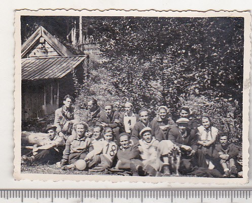 bnk foto - Grup de excursionisti la Gura Diham 1951