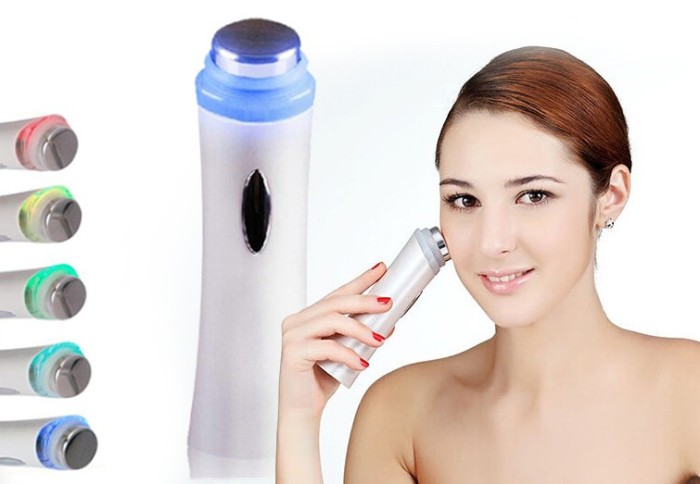 Aparat wireless de masaj facial si tratamente cosmetice de infrumusetare cu ultrasunete 3.6W, culoare Alb foto mare Aparat wireless de masaj facial si tratamente cosmetice de infrumusetare cu ultrasunete 3.6W, culoare Alb foto mare