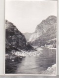 Bnk foto - Valea Oltului la Masa lui Traian - 1962, Alb-Negru, Romania 1900 - 1950, Natura