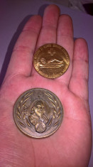 Doua medalii, placi, alama sau bronz foto