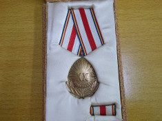 Medalie A XX-a aniv. a eliberarii Patriei, cu bareta, in cutie foto