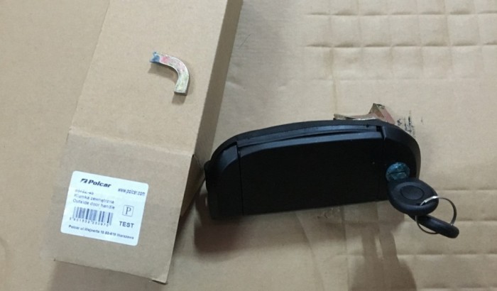 Maner exterior deschidere usa Vw T4 1991-2004 Clapeta Fata Stanga 701837205 cu butuc + 2 chei - PRODUS RESIGILAT - CU DEFECT Maner exterior deschidere usa Vw T4 1991-2004 Clapeta Fata Stanga 701837205 cu butuc + 2 chei - PRODUS RESIGILAT - CU DEFECT