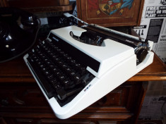 masina de scris mecanica ADLER foto