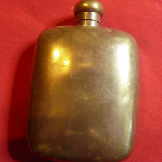 Sticluta alama cu dop sfarsit secol XIX -pt. parfum si saruri Dim.=7,5x5 cm