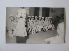 Fotografie colectie 136 x 86 mm:micii sanitari la gradinita anii 70 foto