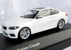 Minichamps BMW serie 2 coupe ( Polaris white ) 2017 1:43 foto