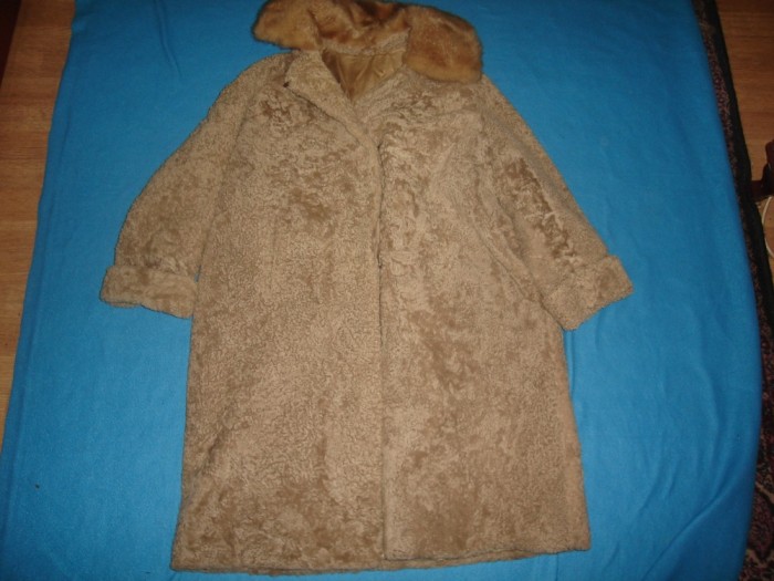 HAINA DE DAMA DE BLANA SINTETICA ORIGINALA +PLUS CADOU 1 SAPUN DOVE HAINA DE DAMA DE BLANA SINTETICA ORIGINALA +PLUS CADOU 1 SAPUN DOVE