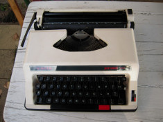 Masina de scris SINGER PERSONAL 8600, DEFECTA fabricata in Italia, completa foto