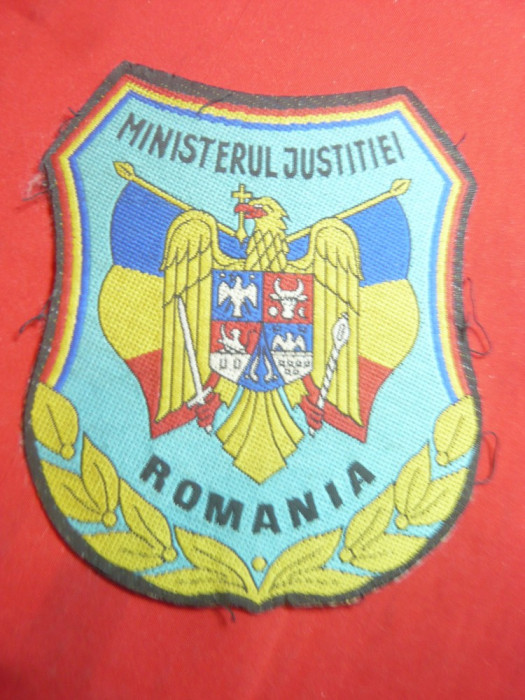 Ecuson al Ministerului Justitiei cu Stema Romaniei