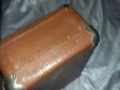 geamantan tip valiza veche perioada Ceausista,valiza cu incuietori, foto