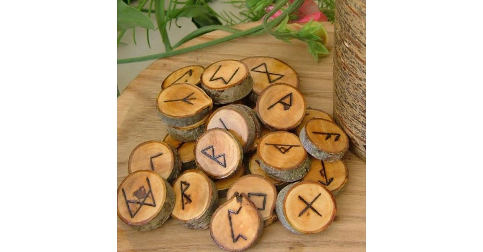 Set rune lemn +gratis cartea totul despre rune | arhiva Okazii.ro
