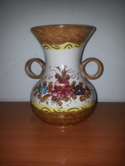 Vaza majolica ceramica veche handmade pictata manual floral cu doua manere marcata arta ceramica Venezia Italia