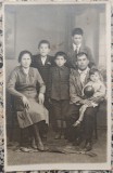 Portret de familie, copil cu jucarie// foto tip CP